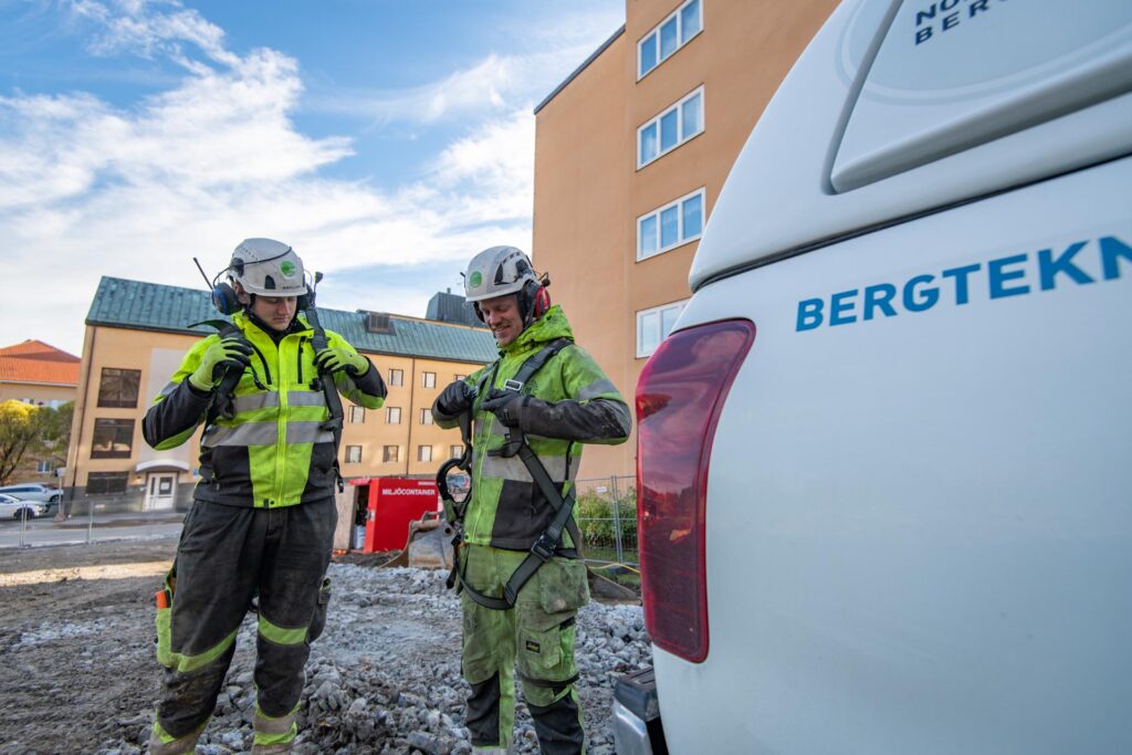 Arbete med sele inom Norrbottens Bergteknik.  Bilden används som illustration på sidan  Nyheter.