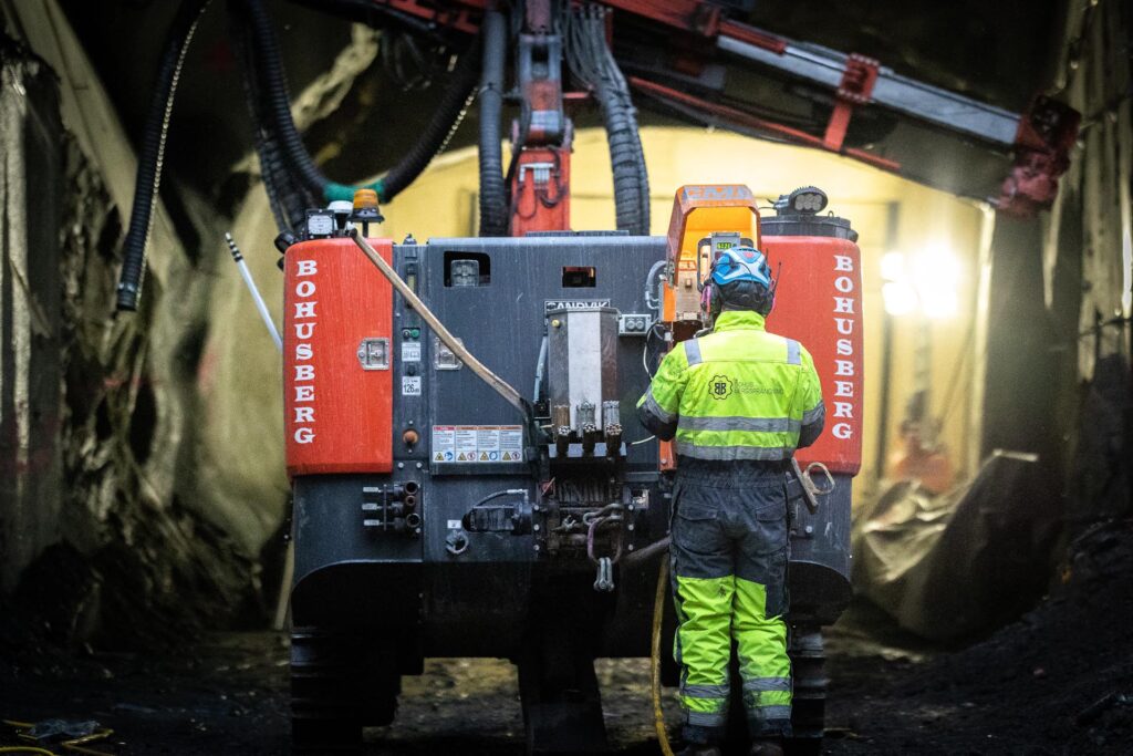 Nordisk Bergteknik - Medarbetare - Bohus Bergsprängning tunnelarbete - Illustration Bohus