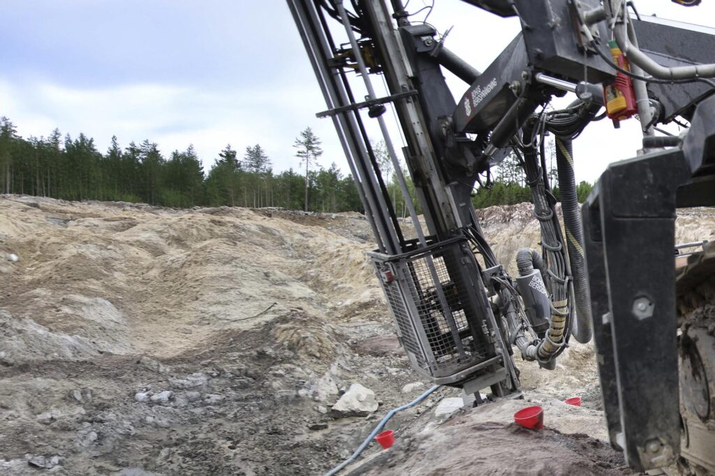 Borrstativ och borrkrona på borrigg