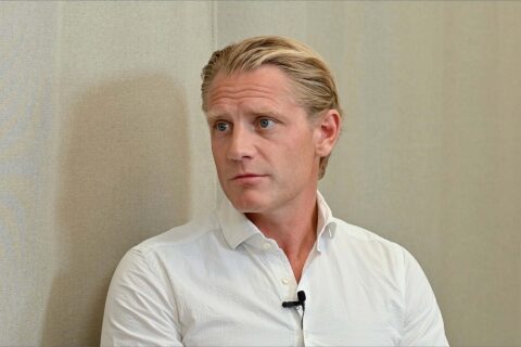 Victor Örn vice koncernchef på bild från video.